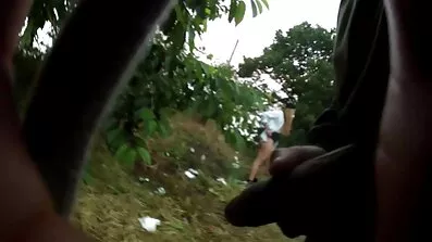 Brunette brazenly fucks ជាមួយបុរសម្នាក់. នាងបានបោកលើប្តីរបស់នាងពីចំហៀង.