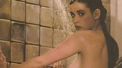 លោក Leon ក្នុងលោក Leon fucks រវាង tits និងមិនល្អជល់.