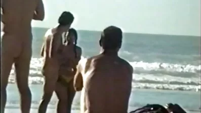 Handjob និង cumshot.