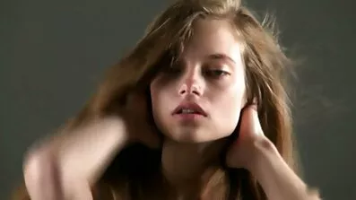 សាក់ឆែកត្រូវបាន fucked នៅសម្ដែង។