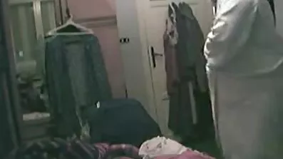 Fucking ជប៉ុនអាស៊ីនៅក្នុងផ្លូវក្រោមដី។