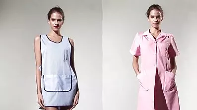 បារាំងដ៏ស្រស់ស្អាត។ Fucked នៅអាហារពេលល្ងាចនៅលើតុបរិភោគអាហារ។