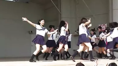 Fucks លេងល្បែងជាមួយមិត្តភក្តិរបស់លោកប្រាណ.