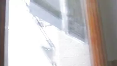 ភ្លាត់ជល់មានជើង។