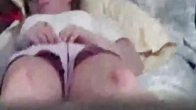 Blowjob ក្នុងអំឡុងពេលដោយខ្លួនឯងឯកោពាក់របាំងមុខនិងស្រោមដៃ.
