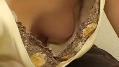 Busty បាបារ៉ា Bieber បាន.  Fucked នៅលើគ្រែជាមួយប្តី។