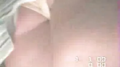 នាងបានផ្តល់នូវ blowjob មួយនិងទទួលបានយ៉ាងច្រើននៃ cum មួយនៅលើមុខរបស់នាង.