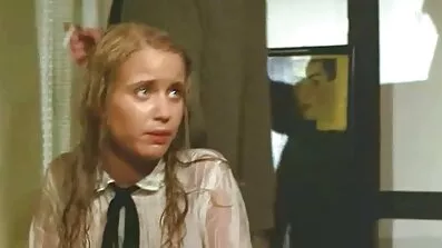 គាត់ hitchhikes និង fucks ជាមួយអ្នកបើកបរ។