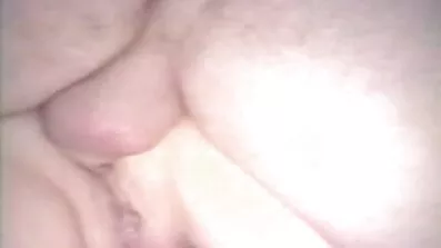 Fucks ស ebony ស្ត្រីម្នាក់នៅក្នុងលានេះ។