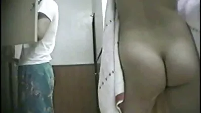 ក្រុមហ៊ុន J Alia ដឺ lucia fucks ជាមួយនឹងការចាប់សរសៃមួយ.