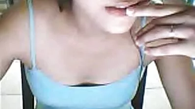 Masturbating ប្តីជាមួយនឹងជើង.