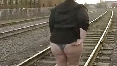 Fucking នៅក្នុងរថយន្តជាមួយនឹងការចម្លែកមួយ។