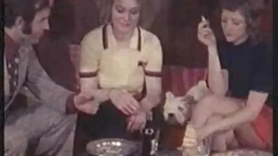 Fucks Mulatto ជាមួយភ្នាក់ងារនៅសម្ដែងមួយ។