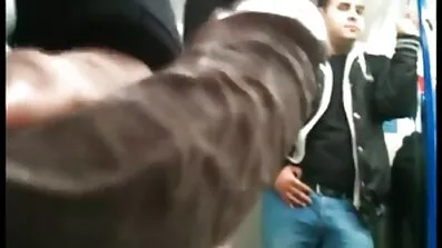 នេះ fucks ឆ្លាតជាមួយបុរសស្បែកខ្មៅទទួលយករឿងមួយ.