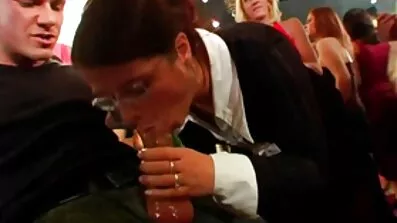 Lil succhia មិនល្អជល់និង fucks មិនឱ្យចំអិននៅពេលព្រឹក.