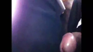 ស្ត្រីម្នាក់ជញ្ជក់ pussy។