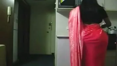 ខ្ញុំបានបង់សម្រាប់ pussy ជាមួយអ្នកបើកតាក់ស៊ីមួយដែលមានវ័យចំណាស់.