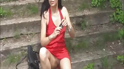 Fucking នៅក្នុងផងដរជាមួយនឹងហ្វូងមនុស្សនៃបុរសខ្មៅមួយ។
