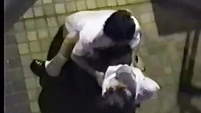 បរទេសពីប្រទេសរុស្ស៊ី fucks ក្នុងសត្វលាដូចជាការគាំទ្រមួយ។
