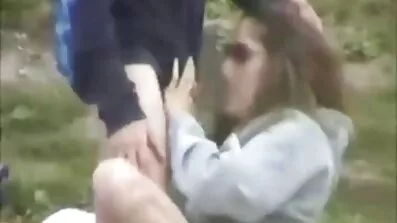 លោក Nicholas fucks ហាត់ប្រាណនៅក្នុងសត្វលានេះ។