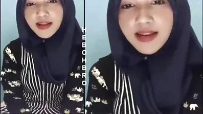 នាងបានផ្តល់ឱ្យបុរសម្នាក់ blowjob ជ្រៅមួយ.