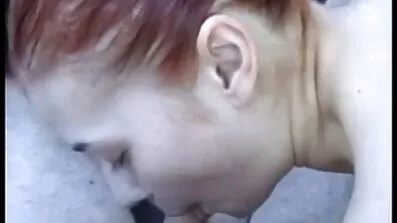 Ember licks pussy និង peses របស់នាងជាមួយនឹងក្ដីអំណរ។