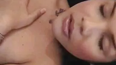 Handjob ប្តីប្រពន្ធខ្មៅនិងអ្នកបំរើ.