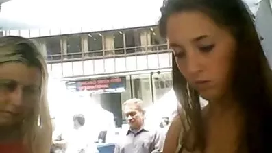 ក្មេងស្រី fuck នៅក្នុងព្រះបរមរាជវាំងបុរាណ។