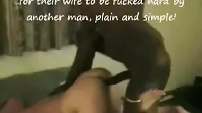 រោគស្ត្រីពិនិត្យ pussy ពណ៌ខ្មៅនៃមាន់ជល់.